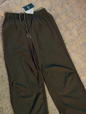 Halara women’s Green Track Pants Elastic Waist Drawstring Straight Leg